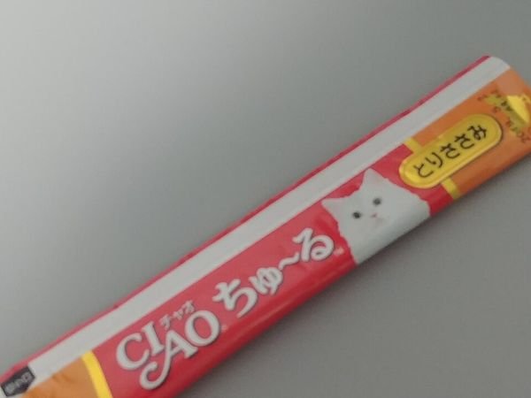 A single CIAO Churu lickable cat treat tube (Korean-market packaging)